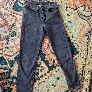 Levi’s Wedgie- size 27